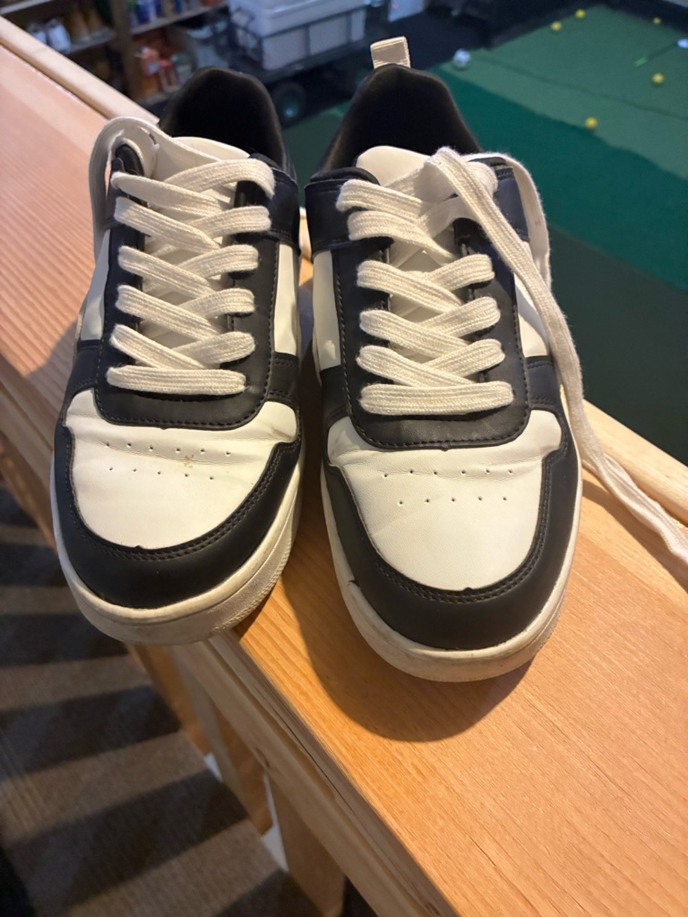 Women's Black and White Low-Top Sneakers - Classic Casual Style